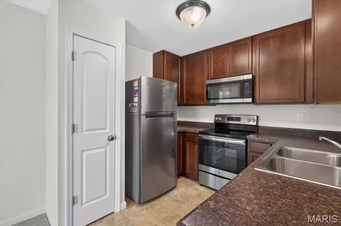 Kitchen - 313 Lindy Blvd, Ballwin, MO 63021 photo 2 of 2