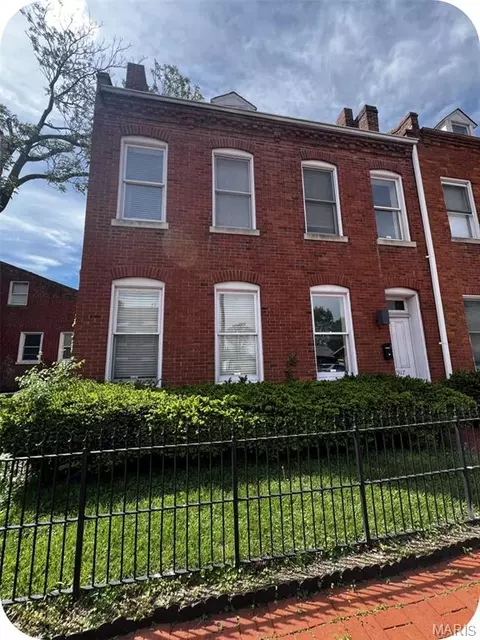 1917 S 11th St, Saint Louis, MO 63104