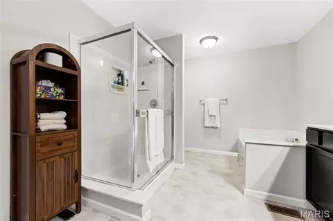 Bath - 204 Willow Ridge Ct, Eureka, MO 63025 photo 3 of 5