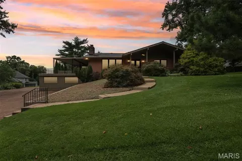 763 Questover Ln, Saint Louis, MO 63141