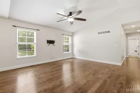 Living - 550 Crestfall Dr, Washington, MO 63090 photo 3 of 4