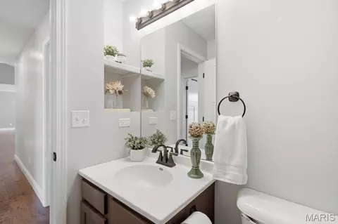 Bath - 550 Crestfall Dr, Washington, MO 63090 photo 4 of 6