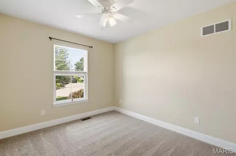 Bedroom - 550 Crestfall Dr, Washington, MO 63090 photo 5 of 9