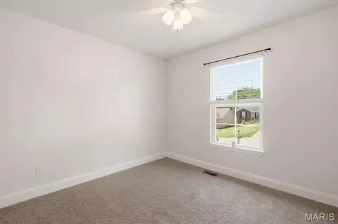 Bedroom - 550 Crestfall Dr, Washington, MO 63090 photo 7 of 9