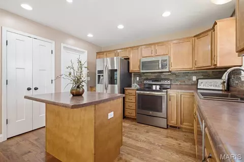 Kitchen - 550 Crestfall Dr, Washington, MO 63090 photo 4 of 4