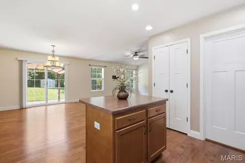 Entry Way - 550 Crestfall Dr, Washington, MO 63090 photo 2 of 2