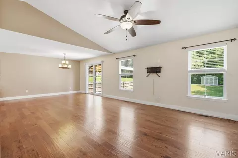 Living - 550 Crestfall Dr, Washington, MO 63090 photo 2 of 4