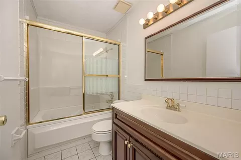 Bath - 1226 Dunloe Rd, Ballwin, MO 63021 photo 2 of 2