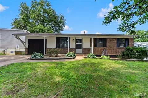 2693 Creekwood Manor Ln, Saint Louis, MO 63125