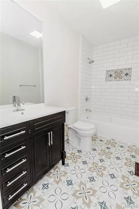 Bath - 303 S Pine St, Dixon, MO 65459 photo 1 of 7
