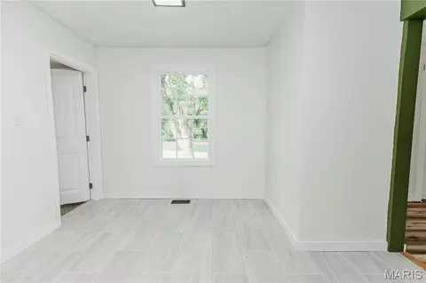Entry Way - 303 S Pine St, Dixon, MO 65459 photo 1 of 2