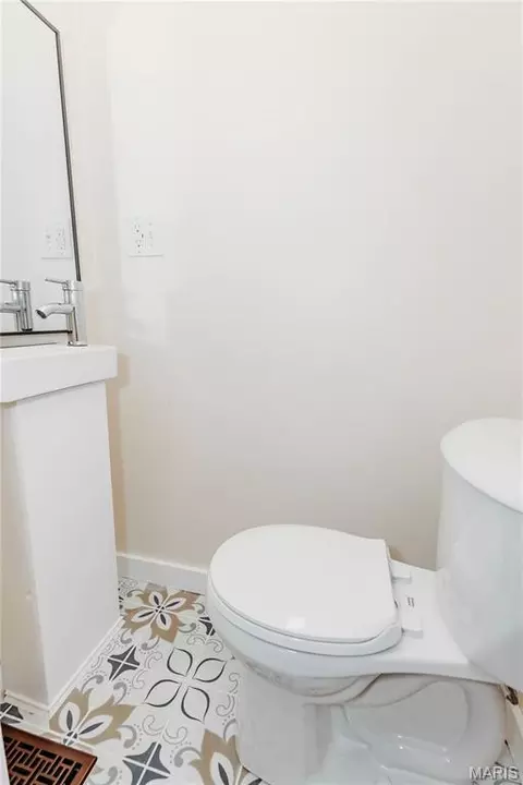 Bath - 303 S Pine St, Dixon, MO 65459 photo 5 of 7