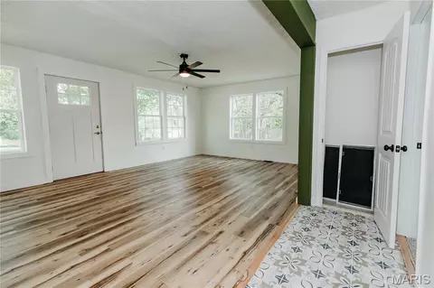 Living - 303 S Pine St, Dixon, MO 65459 photo 7 of 8