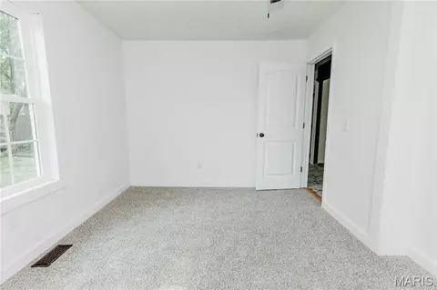 Bedroom - 303 S Pine St, Dixon, MO 65459 photo 7 of 10