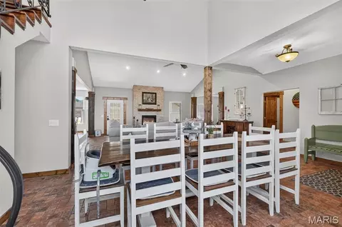 Dining - 1504 M- East 15th St, Mountain Grove, MO 65711 photo 3 of 3