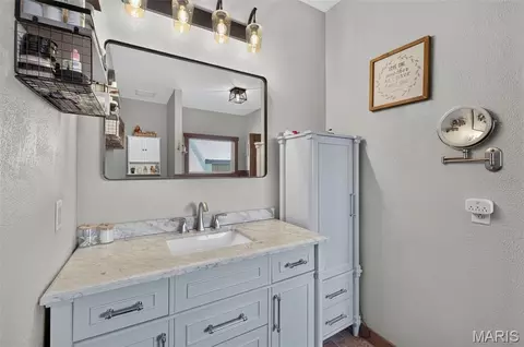Bath - 1504 M- East 15th St, Mountain Grove, MO 65711 photo 1 of 5