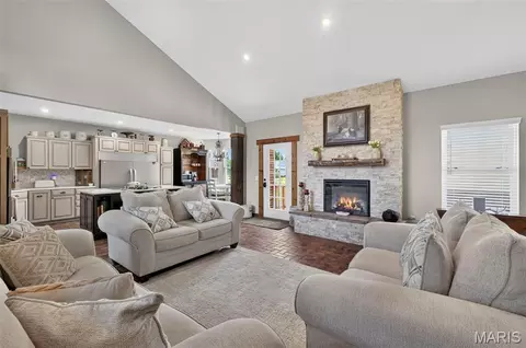 Living - 1504 M- East 15th St, Mountain Grove, MO 65711 photo 1 of 4