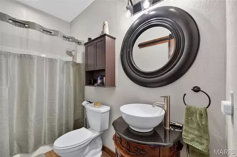 Bath - 1504 M- East 15th St, Mountain Grove, MO 65711 photo 4 of 5