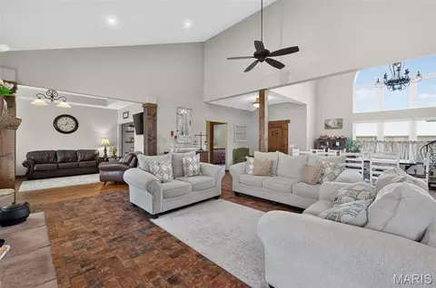Living - 1504 M- East 15th St, Mountain Grove, MO 65711 photo 2 of 4