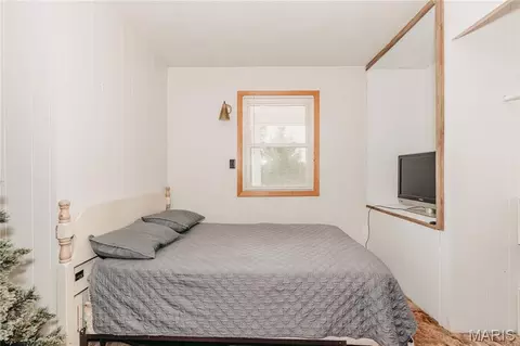 Bedroom - 10375 Cedar Ln, Dixon, MO 65459 photo 4 of 10