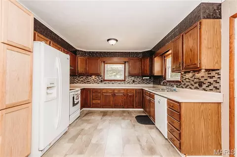 Kitchen - 10375 Cedar Ln, Dixon, MO 65459 photo 4 of 5