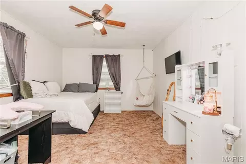 Bedroom - 10375 Cedar Ln, Dixon, MO 65459 photo 2 of 10