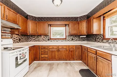 Kitchen - 10375 Cedar Ln, Dixon, MO 65459 photo 1 of 5