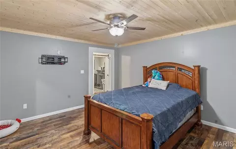 Bedroom - 15801 Hargrove Rd, Saint Robert, MO 65584 photo 6 of 6