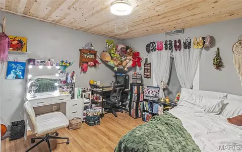 Bedroom - 15801 Hargrove Rd, Saint Robert, MO 65584 photo 5 of 6