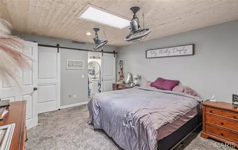 Bedroom - 15801 Hargrove Rd, Saint Robert, MO 65584 photo 2 of 6