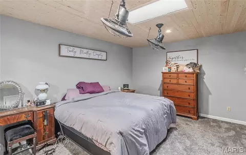 Bedroom - 15801 Hargrove Rd, Saint Robert, MO 65584 photo 1 of 6
