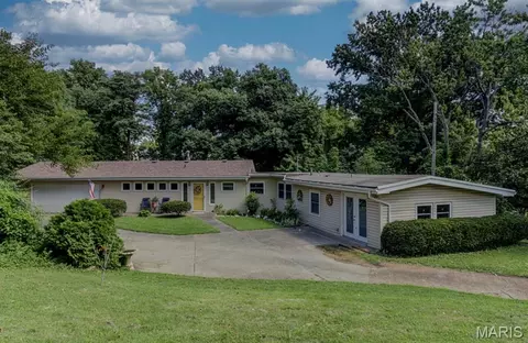 10443 Decker Ave, Overland, MO 63114