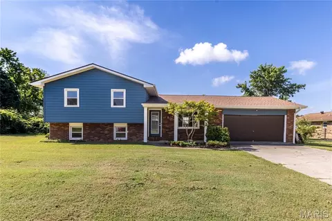 103 Clara Dr, Sikeston, MO 63801