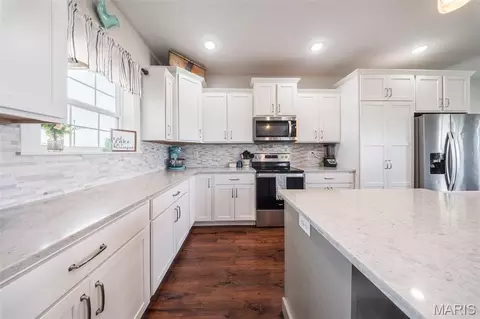 Kitchen - 11703 State Route F, Rolla, MO 65401 photo 3 of 4
