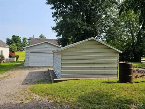 Exterior - 413 E Broadway St, Sparta, IL 62286 photo 9 of 9