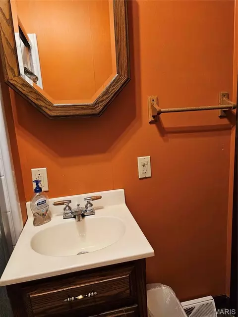Bath - 413 E Broadway St, Sparta, IL 62286 photo 2 of 2