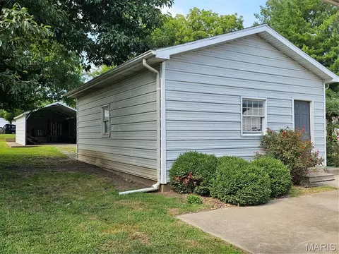 Exterior - 413 E Broadway St, Sparta, IL 62286 photo 5 of 9