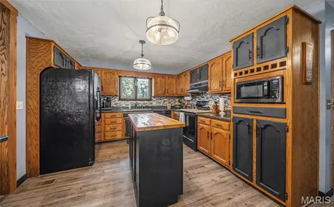 Kitchen - 13915 Maple Ln, Plato, MO 65552 photo 1 of 2