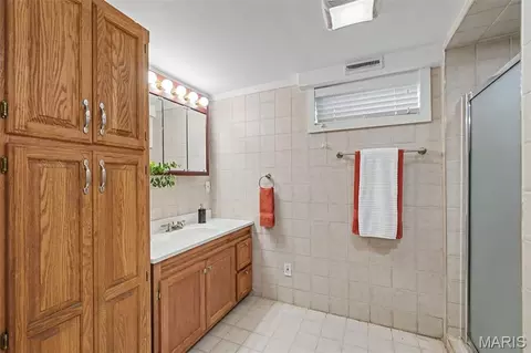 Bath - 4945 Fox Bridge Rd, Wildwood, MO 63069 photo 6 of 6