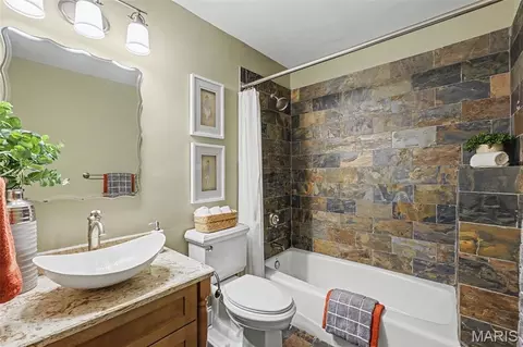 Bath - 4945 Fox Bridge Rd, Wildwood, MO 63069 photo 1 of 6