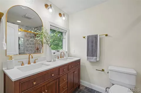 Bath - 4945 Fox Bridge Rd, Wildwood, MO 63069 photo 4 of 6
