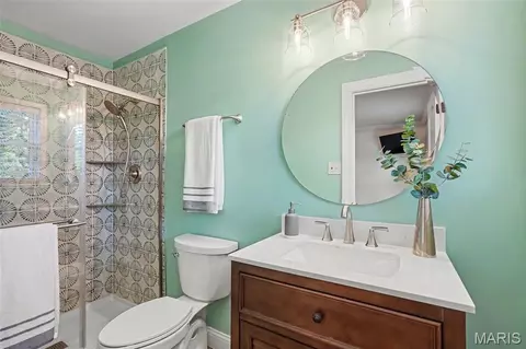 Bath - 4945 Fox Bridge Rd, Wildwood, MO 63069 photo 2 of 6