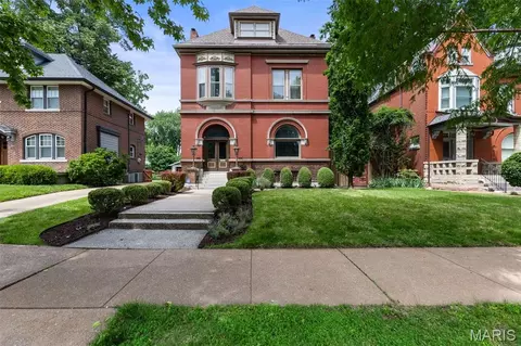 2935 Russell Blvd, Saint Louis, MO 63104