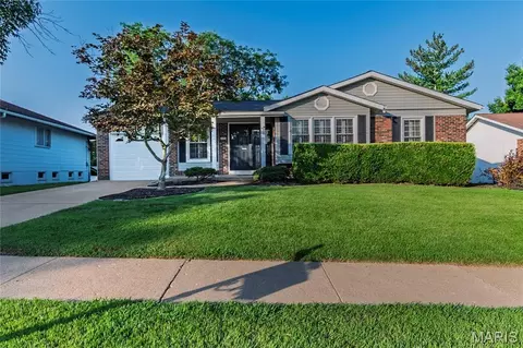 344 Novara Dr, Ballwin, MO 63021