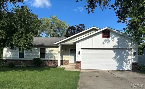 11630 Helenoak Dr, Florissant, MO 63033