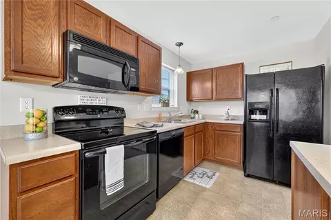 Kitchen - 313 Bramblett Hls, O'fallon, MO 63366 photo 3 of 4