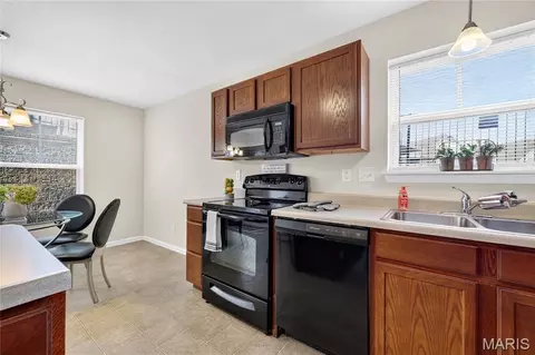 Kitchen - 313 Bramblett Hls, O'fallon, MO 63366 photo 2 of 4