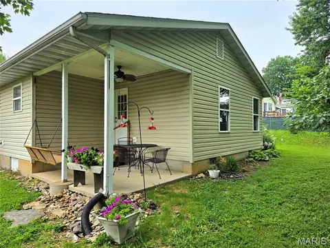 Exterior - 19 E 11th St, Washington, MO 63090 photo 5 of 7