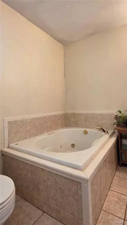 Bath - 19 E 11th St, Washington, MO 63090 photo 3 of 5
