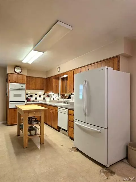 Kitchen - 19 E 11th St, Washington, MO 63090 photo 1 of 4